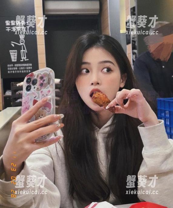 166.fun 导航到166.fun:瓜田里翻找“隐秘”情感秘籍!