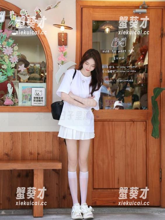 先下载166fun，保证让你在无聊的日子里添加点火花！