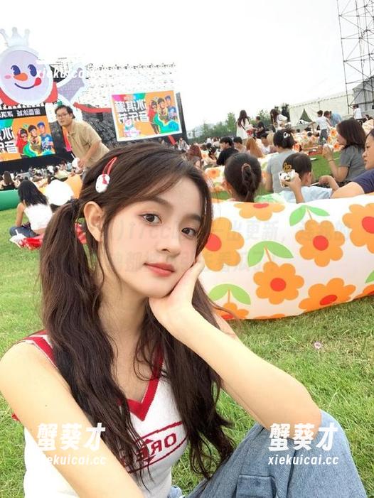 17cc吃瓜 17cc吃瓜一出更新,连我的灵魂都被吸引去看瓜了!