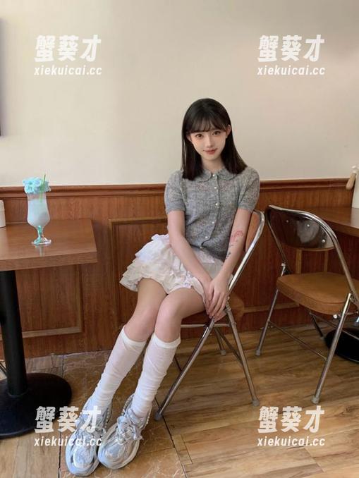 瓜田里有啥？随便下载17c吃瓜，永远不怕被放鸽子！