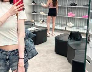 观看17c吃瓜：黑料不打烊，瓜见瓜连，惊喜一箩筐！