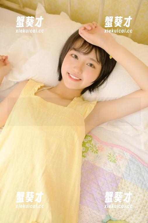 51每日吃瓜：在沙发上半躺，免费吃瓜在线观看，滋味无比！