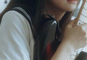 “51黑瓜吃料网版”开播了，看着看着，我的瓜忍不住又想咬一口。