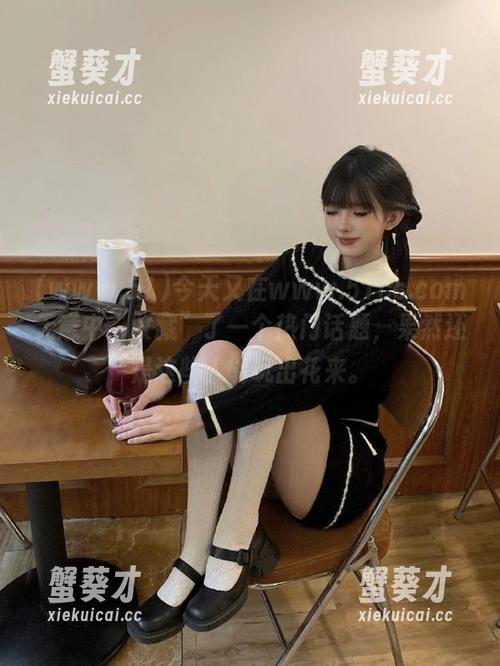 www.51 今天又在www.51cc.com无意中“收藏”了一个热门话题,果然还是这些人能玩出花来。