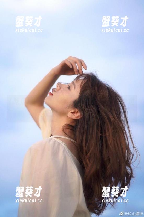 吃瓜网的朝阳时刻，好像整个世界都在酝酿一个大八卦。