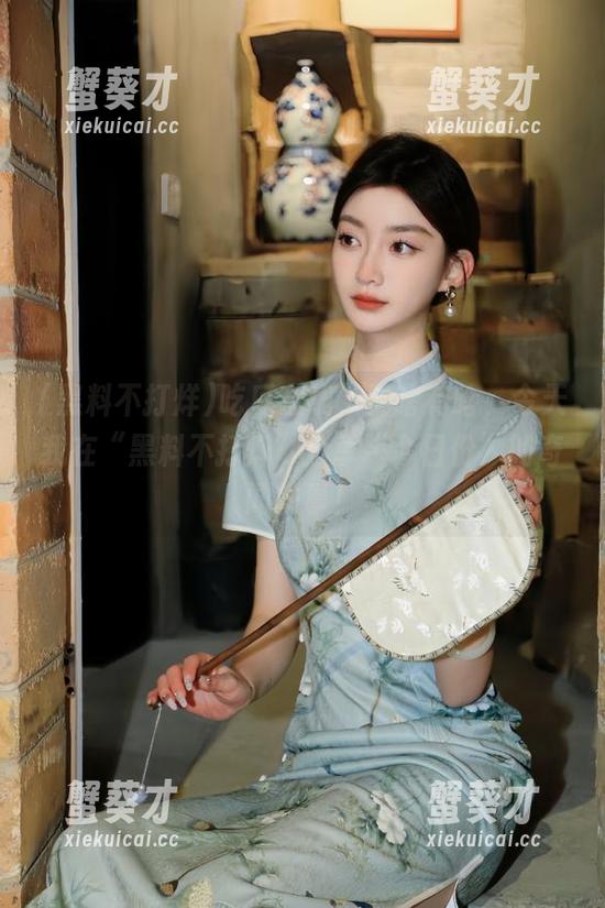 吃瓜在线，要啥有啥，今天我在“黑料不打烊”分享“今日份”的奇闻轶事！