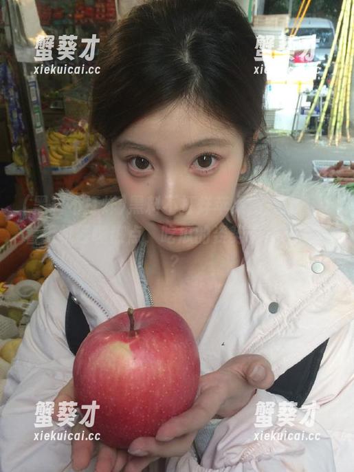 黑料不打烊苹果版，让我捧着手机吞噬热点，吃瓜的姿势你学会了吗？