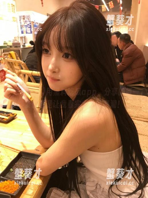 用黑料吃瓜app，分享的每一条都像是让我看完大片的高潮！