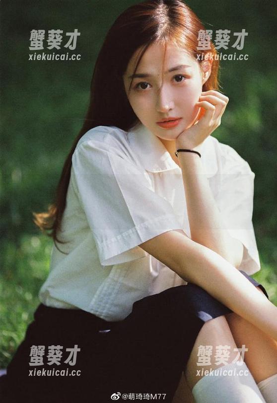 观看黑料社官网，心里就像进了八卦迷宫，一转就晕！