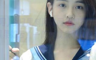今日黑料网官网热排行：天边的瓜果如云，一阵风就来了哈哈！