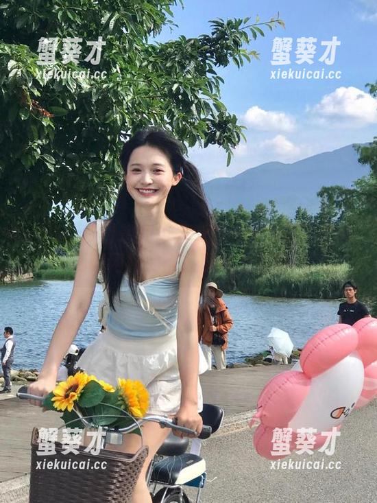 黑料网曝 想知道最新的流言蜚语?黑料网曝网站的吃瓜导航准没错!